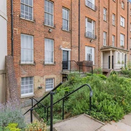 St Marg'S Hideaway; Grade II Listed Luxury Apartment In The Heart Of Cheltenham - Gateway To The Cotswolds! Sleeps 4 - Outdoor Seating And Free Private Parking! Exterior foto