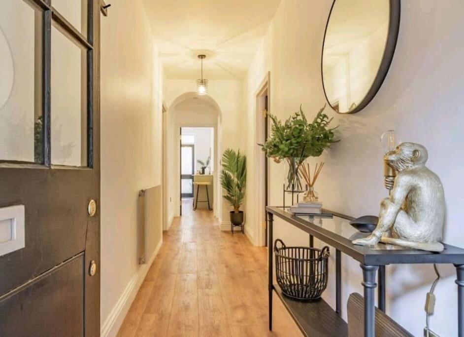 St Marg'S Hideaway; Grade II Listed Luxury Apartment In The Heart Of Cheltenham - Gateway To The Cotswolds! Sleeps 4 - Outdoor Seating And Free Private Parking! Exterior foto