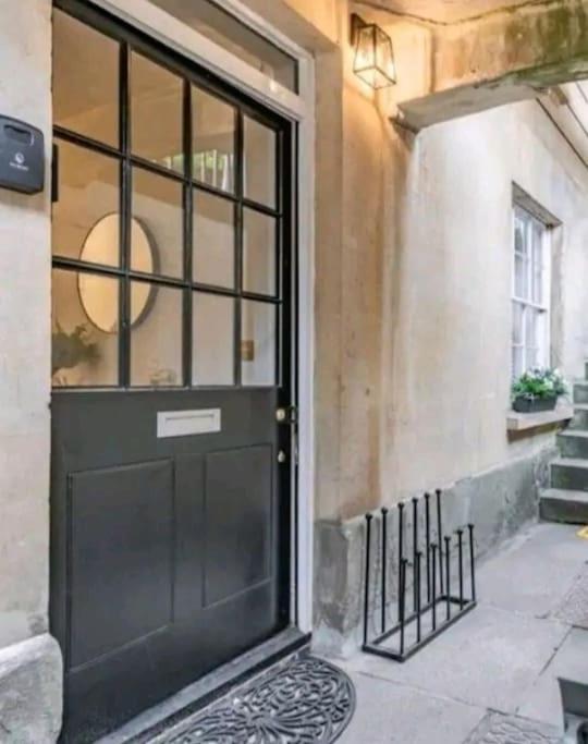 St Marg'S Hideaway; Grade II Listed Luxury Apartment In The Heart Of Cheltenham - Gateway To The Cotswolds! Sleeps 4 - Outdoor Seating And Free Private Parking! Exterior foto