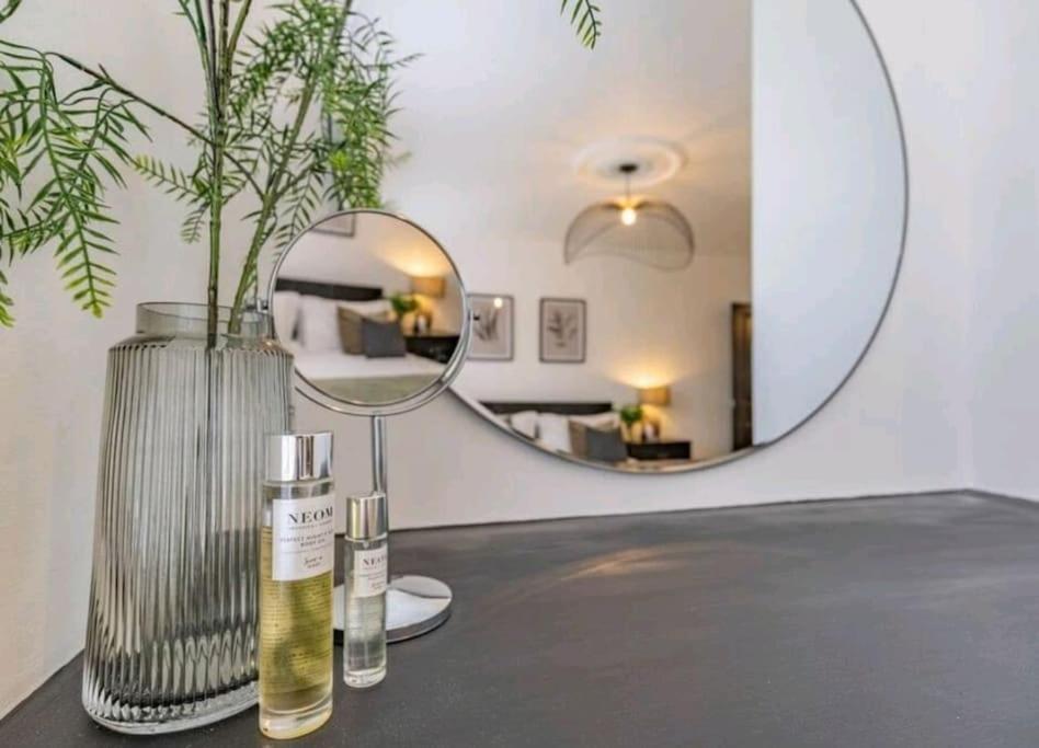 St Marg'S Hideaway; Grade II Listed Luxury Apartment In The Heart Of Cheltenham - Gateway To The Cotswolds! Sleeps 4 - Outdoor Seating And Free Private Parking! Exterior foto